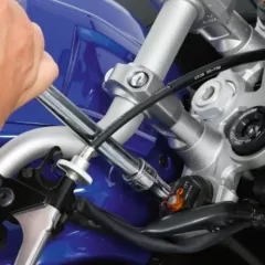 Aprende a regular la precarga de la suspensión de tu moto.