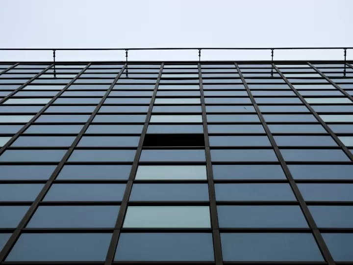 paneles direccionales permanentes