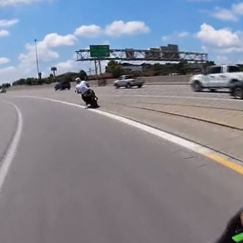 ¿Cómo incorporarse a una autovía con la moto?