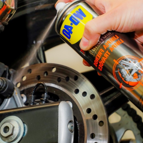 Cómo limpiar los frenos de tu moto