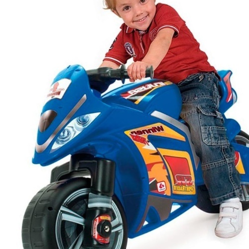 Consejos para elegir una moto correpasillos para un niño