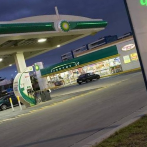 ¿Merece la pena repostar en las gasolineras baratas low cost?