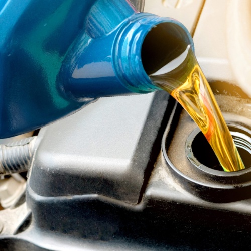 ¿Se puede usar aceite de coche en la moto?